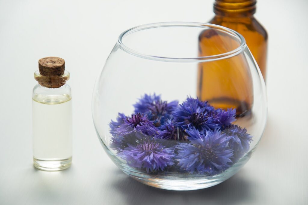 essential oils, cosmetology, oil cosmetic-2654390.jpg